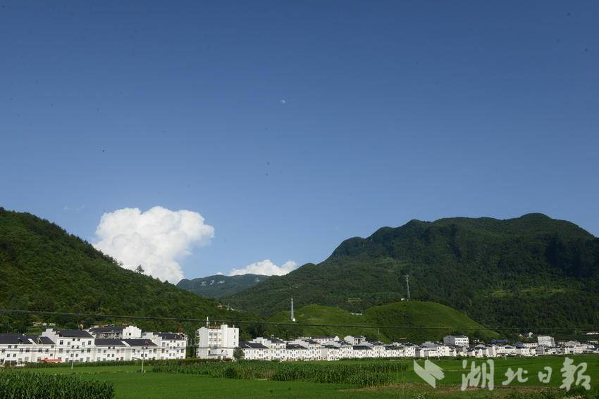 保康县两峪乡荣膺湖北省美丽城镇省级示范乡镇