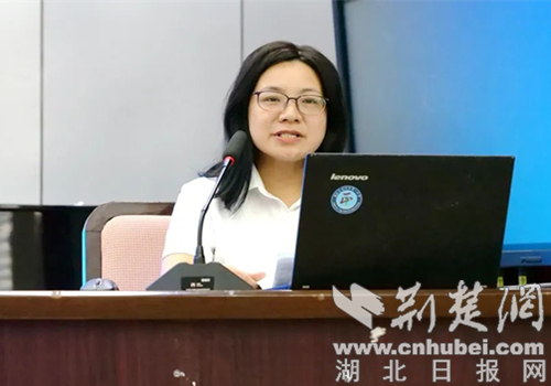 和成长体会,李学友等6名教师代表交流了对学校发展的意见建议,刘静,郑