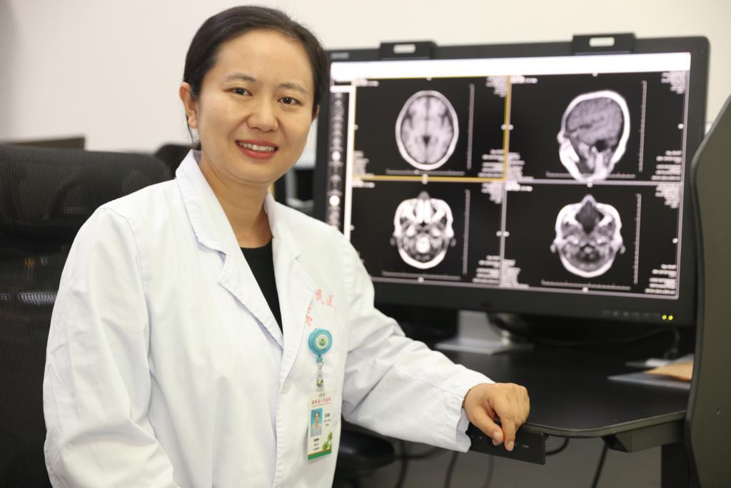 2023最美医生陈峰在医学影像中搜寻希望之光