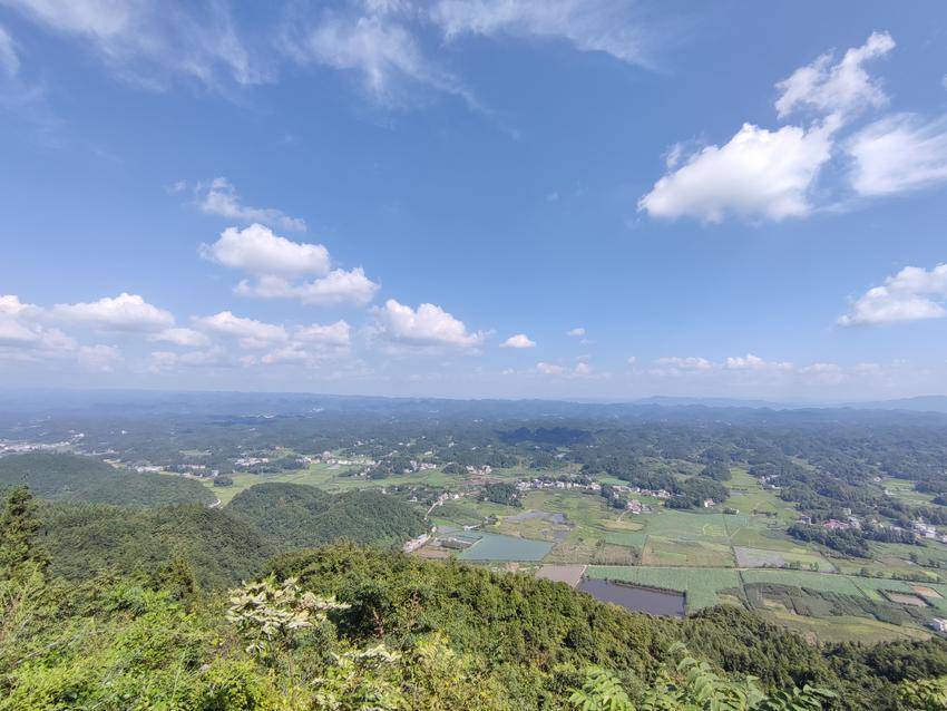 云梦探访中国南方最大的山地草场利川齐岳山