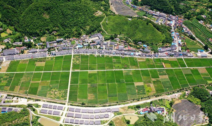 保康县两峪乡荣膺湖北省美丽城镇省级示范乡镇