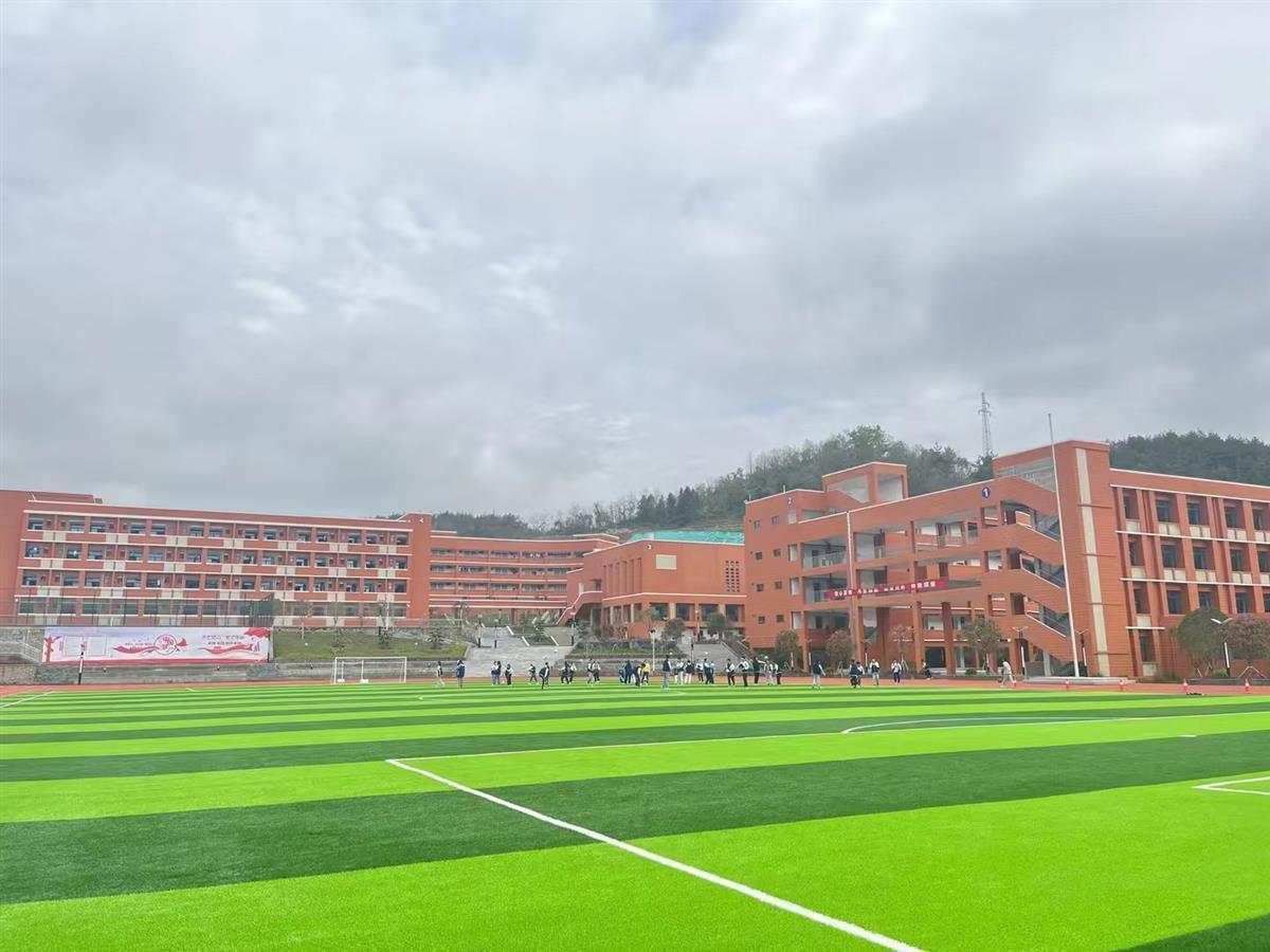 郧西县观音镇改善教学条件兴教育