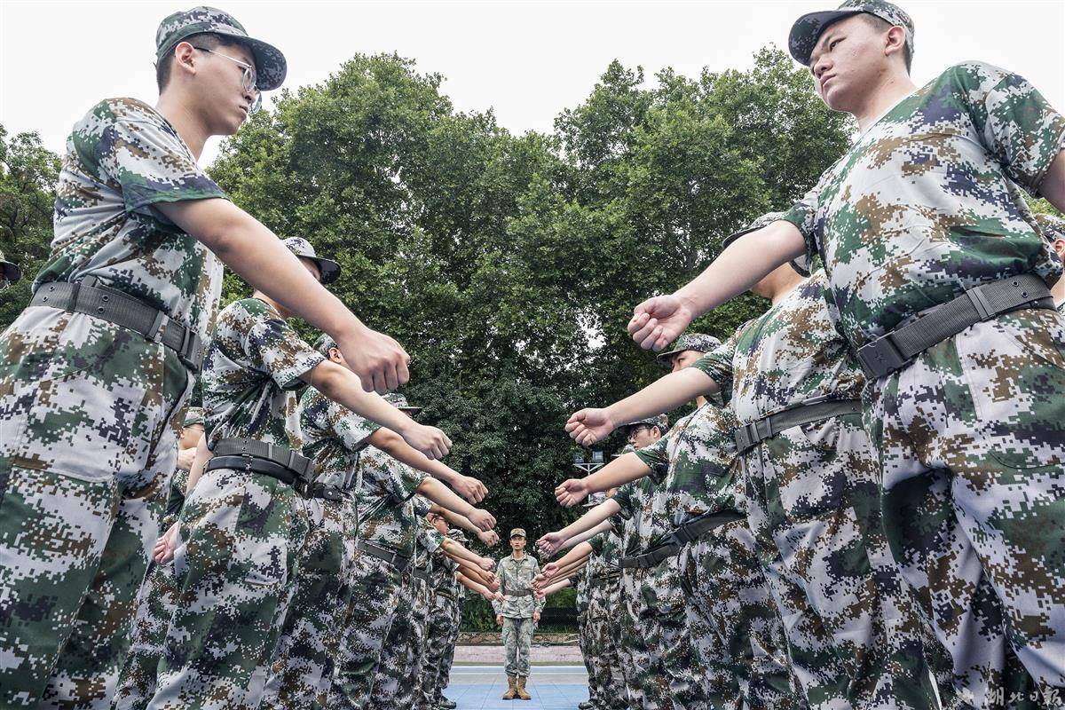 华中科技大学新生军训开营