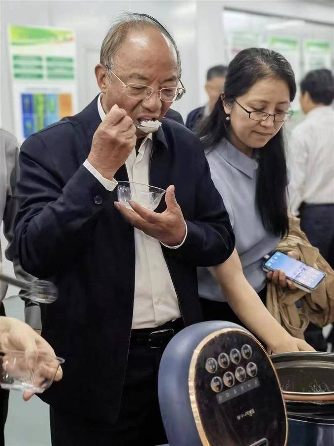 湖北日报全媒记者 李先宏 通讯员 项俊平"从二倍