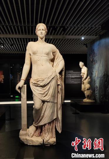 荆楚网>新闻频道>最新播报展出的127件/套珍贵馆藏文物包括雕塑,壁画