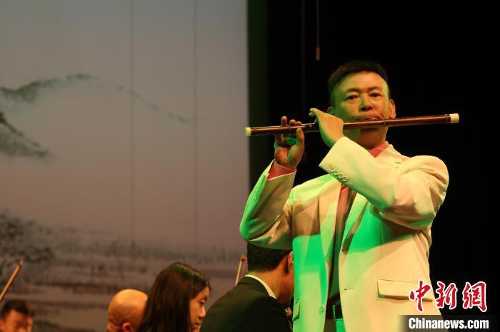 加拿大华人笛子演奏家王春杰举办华笛秋韵独奏音乐会