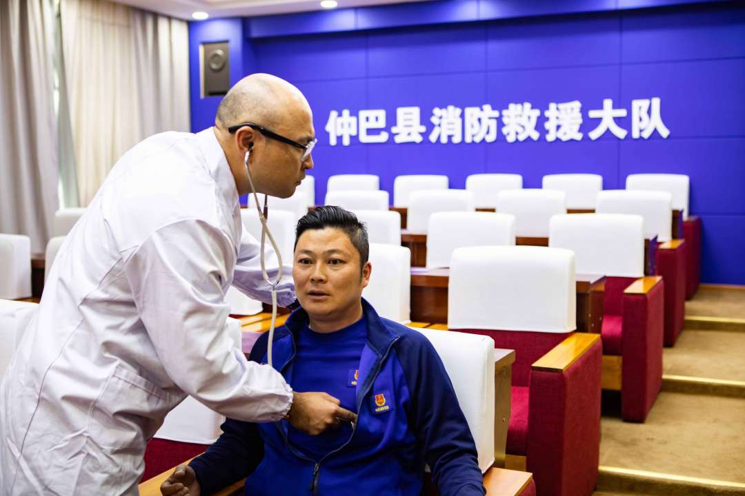 点赞这名新疆青年医生在5000米海拔高原守护健康