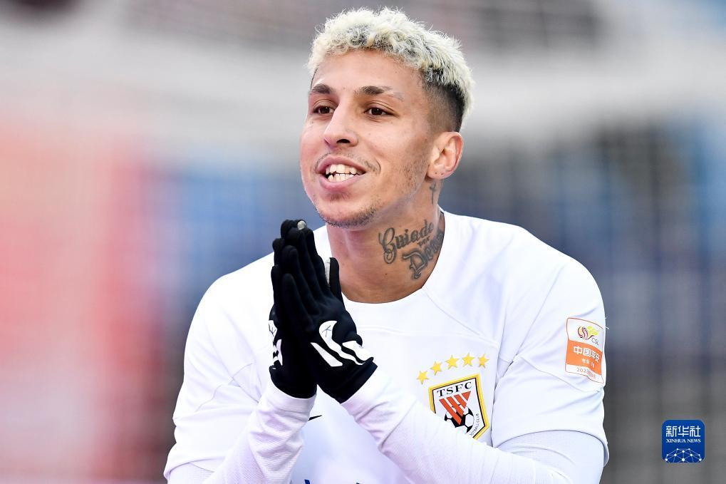 中超长春亚泰不敌山东泰山