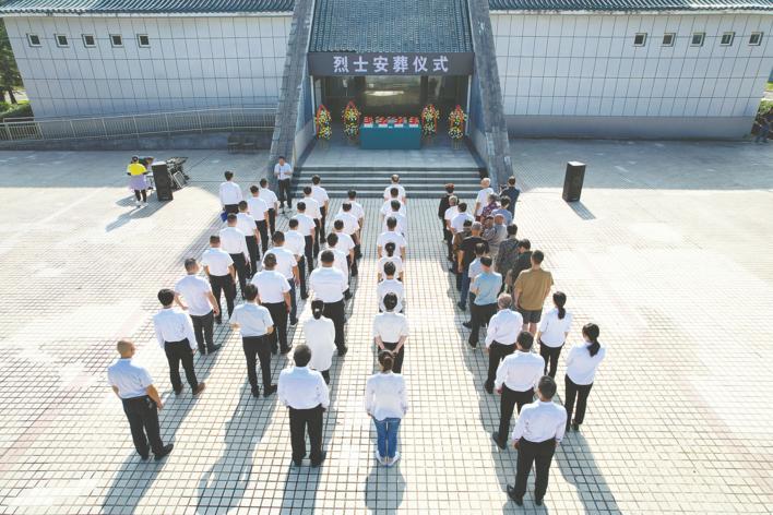 9月15日,孝感举行烈士集中安葬仪式.