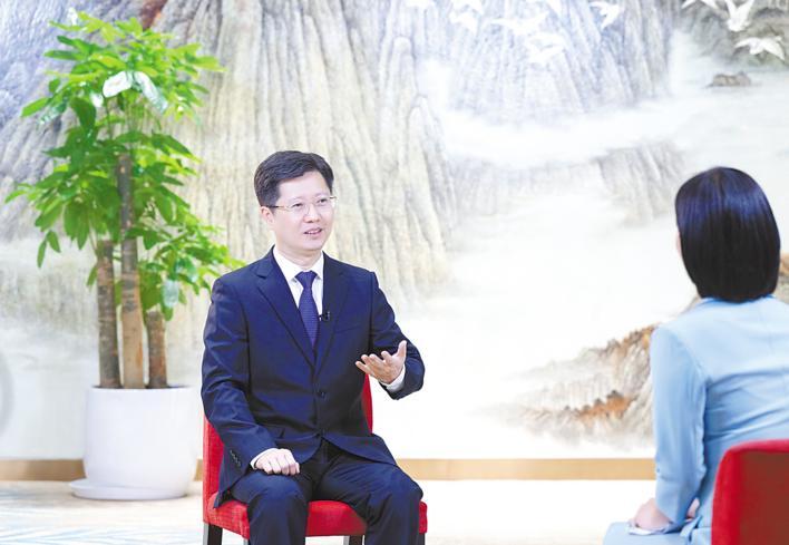 建功先行区市州全媒体纵横谈专访黄石市委书记郄英才聚力武汉都市圈