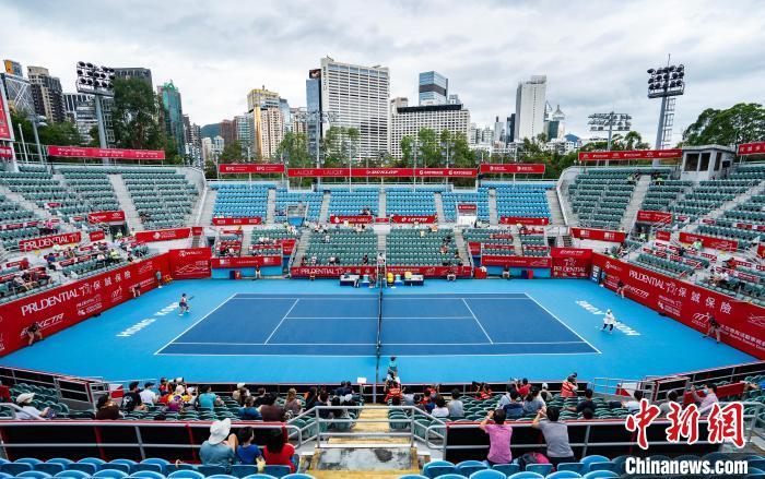 图为维多利亚公园中央网球场.