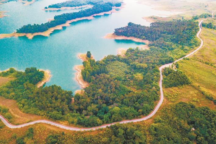 老河口市交邮大融合快递跑得欢