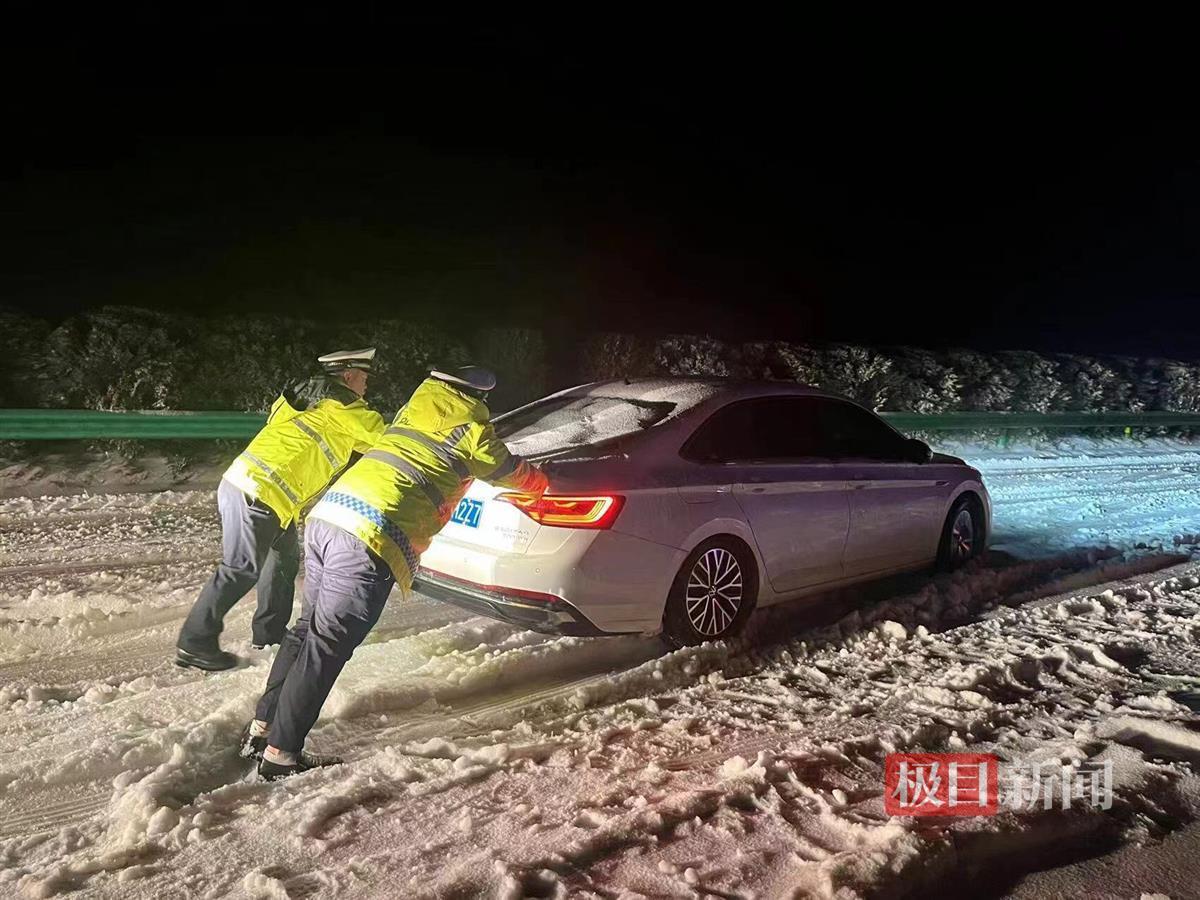 以雪为令湖北黄石2900余警力上路保平安