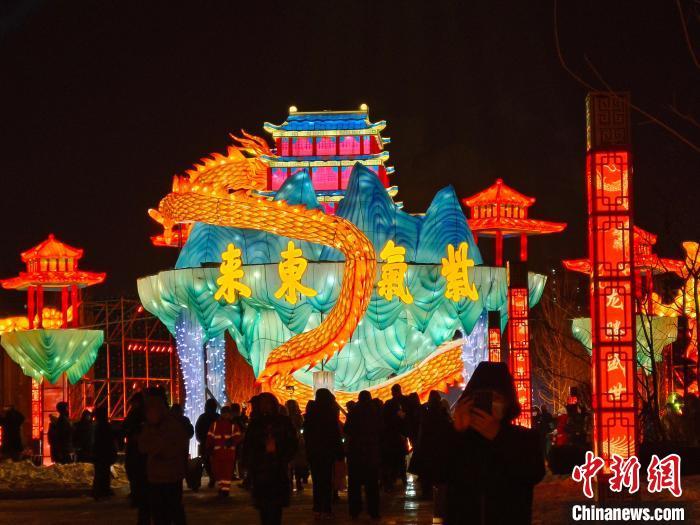 沈阳方城灯会璀璨启幕主灯紫气东来成打卡热点