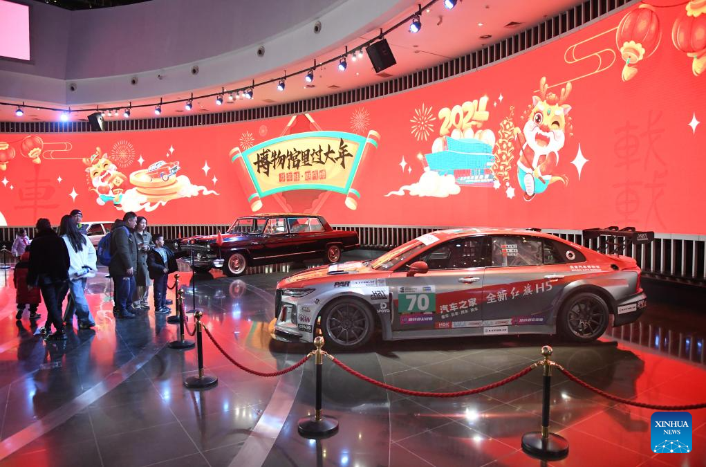 chinesepeoplespendspringfestivalholidayindiversifiedways