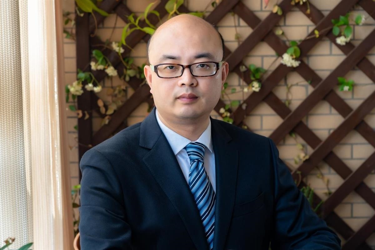 郊岭风追残雪去坳溪水送破冰来