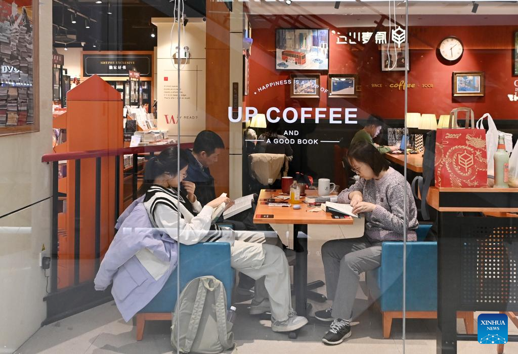 chinesepeoplespendspringfestivalholidayindiversifiedways