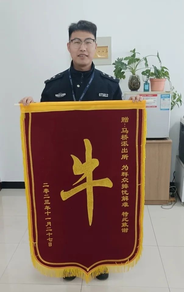 藏不住了!锦旗界的"显眼包"齐了!-荆楚网-湖北日报网