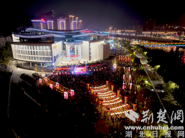 福满竹山龙耀庸城竹山县喜气洋洋闹元宵