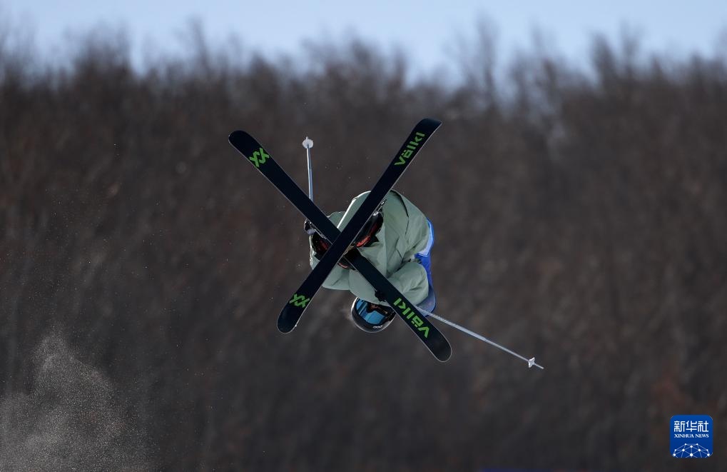 新华社记者 贝赫 摄2月26日,河北队选手盛海鹏在比赛中.