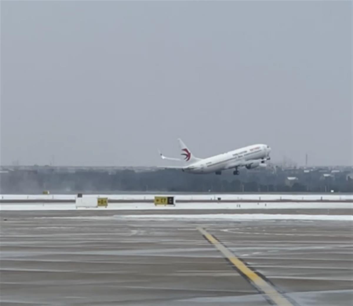 武汉天河机场西跑道开放,首班出港航班13时36分起飞-荆楚网-湖北日报