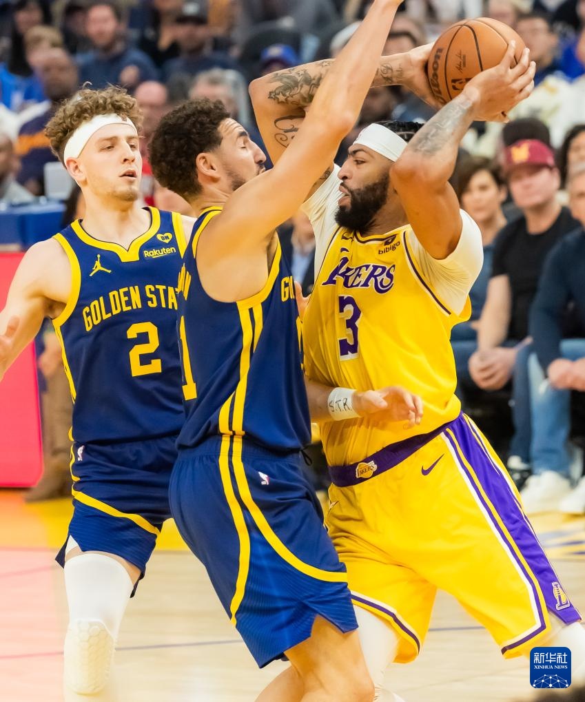 篮球nba常规赛勇士胜湖人