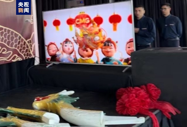 “春晚序曲 全球看春晚” 中央广播电视总台春晚宣传片亮相阿根廷龙舟赛-荆楚网-湖北日报网