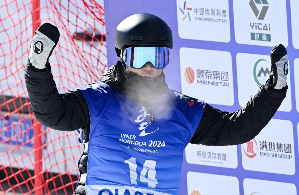 十四冬自由式滑雪坡障选手经受大风考验