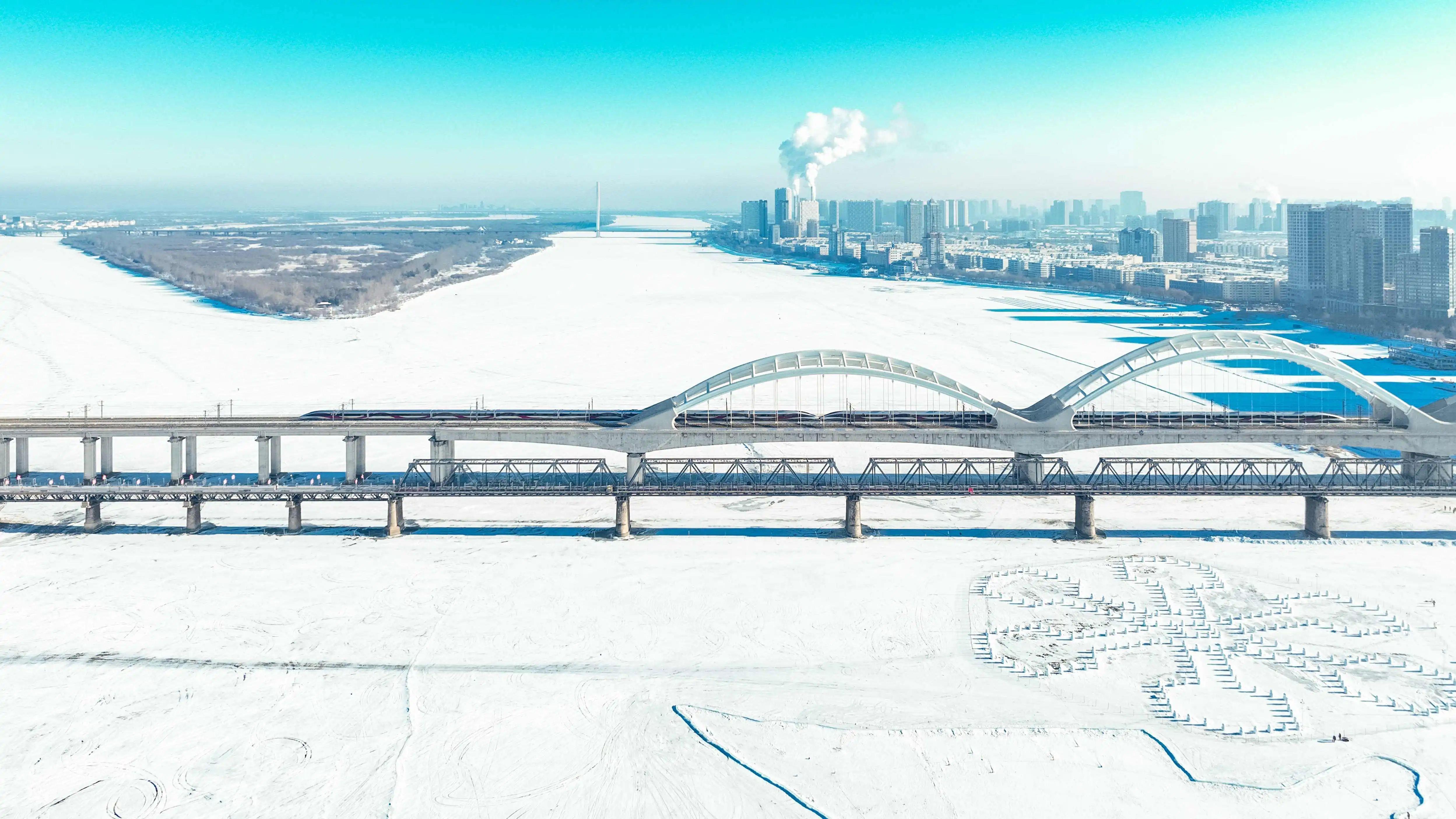 中央大街△圣索菲亚教堂哈尔滨西站位于哈西新区和群力新区的交沪处