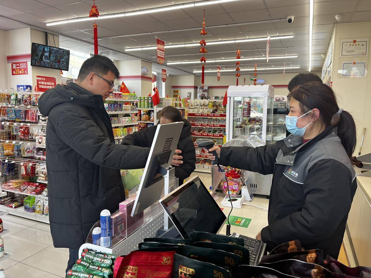 新春走基层丨镇上有了24小时便利店