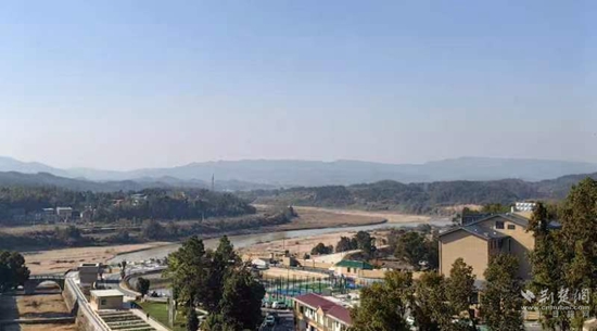 (通讯员 陈元 王斌 余小海) 1月24日早上,蕲春县刘河镇白茆村的鱼塘中