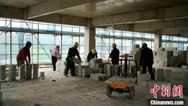 柘荣县发展和改革局党组成员,副局长吴登楚表示,今年一季度拟开工投资