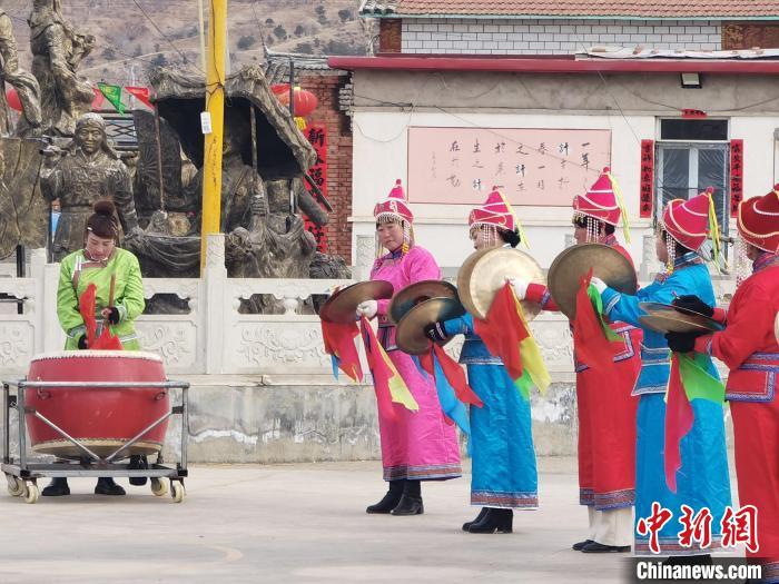 (新春走基层)北方农村锣鼓响 敲起铢铢镲贺新春
