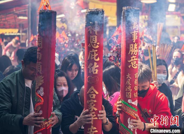 香港车公庙大年初三香火旺盛