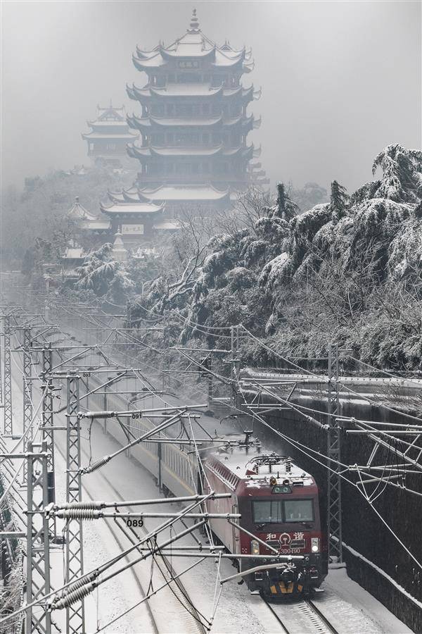 下雪的照片城市图片