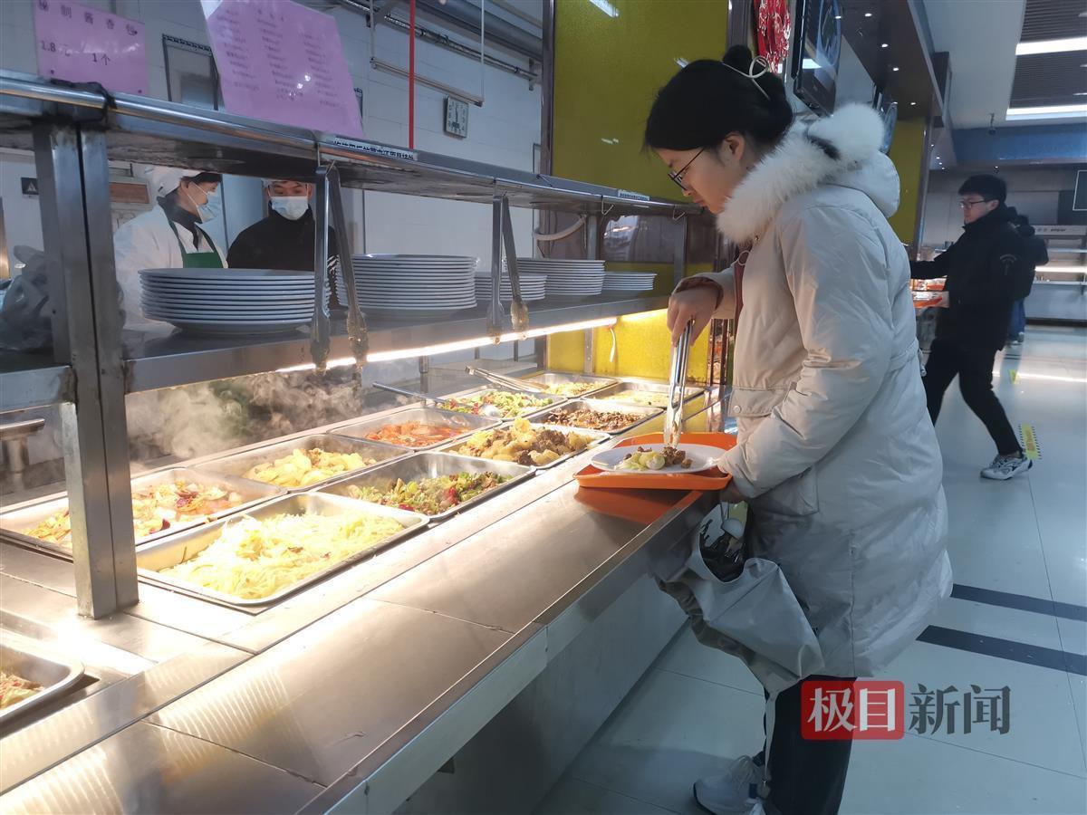 快过年了谁在武大吃食堂