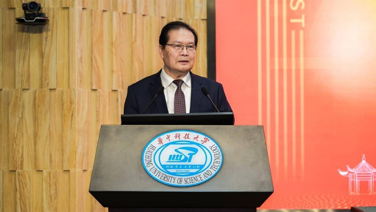 副校长佟德志,中国人民大学重阳金融研究院执行院长王文等11位学者