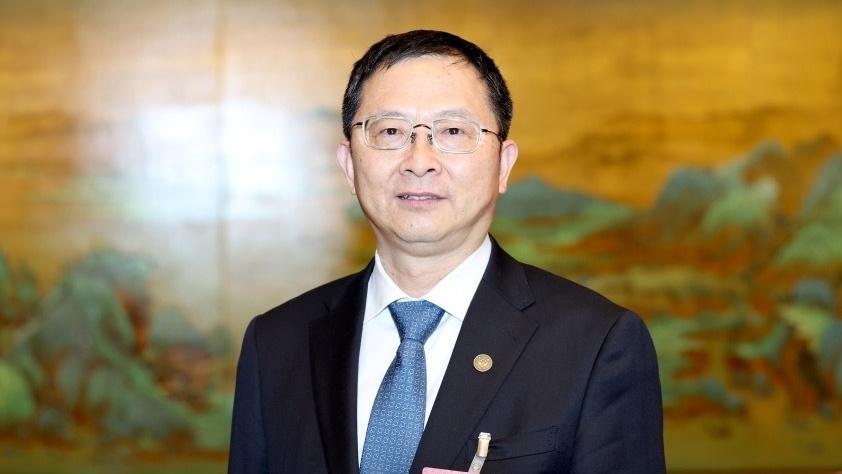 全国人大代表,中山大学校长高松在一份份建议中,"新"不止于技术创新