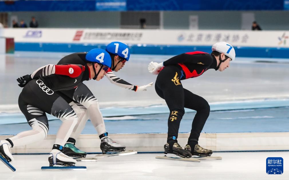 速度滑冰全国冠军赛男子集体出发赛况