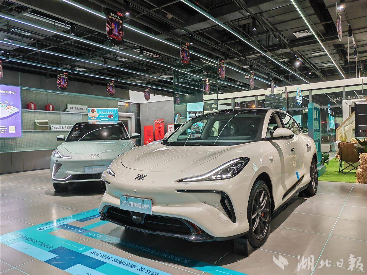 近50家车企推出购车大礼包新一轮汽车以旧换新造就万亿消费市场