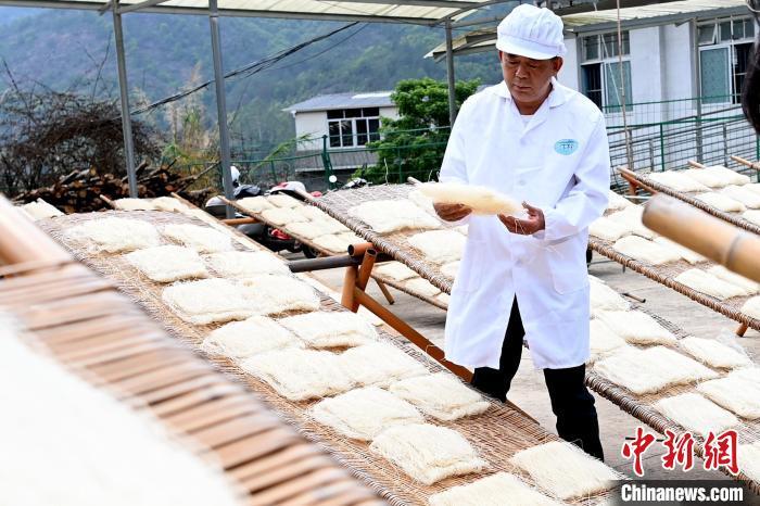 遇见福建灵通山下的村办米粉厂生产忙