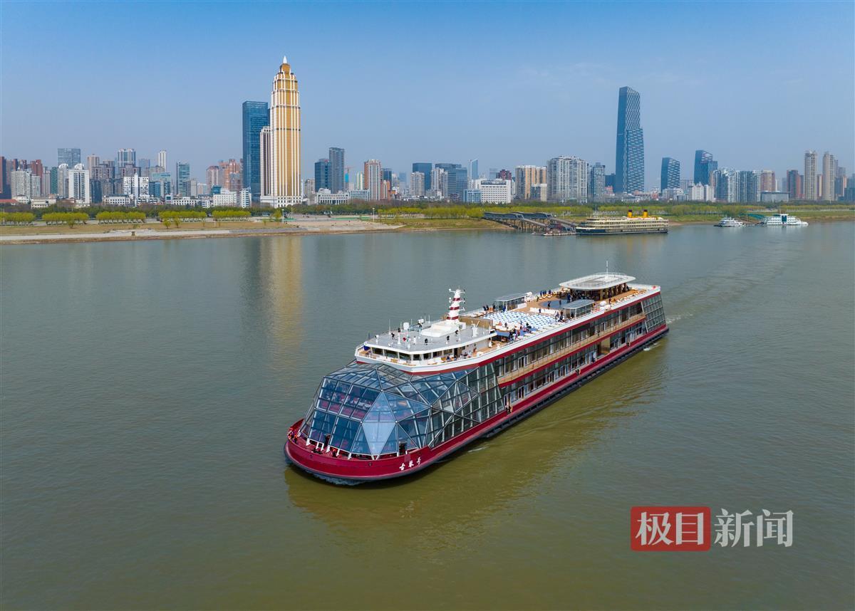 长江之钻古琴号游船首航开启武汉文旅新篇章