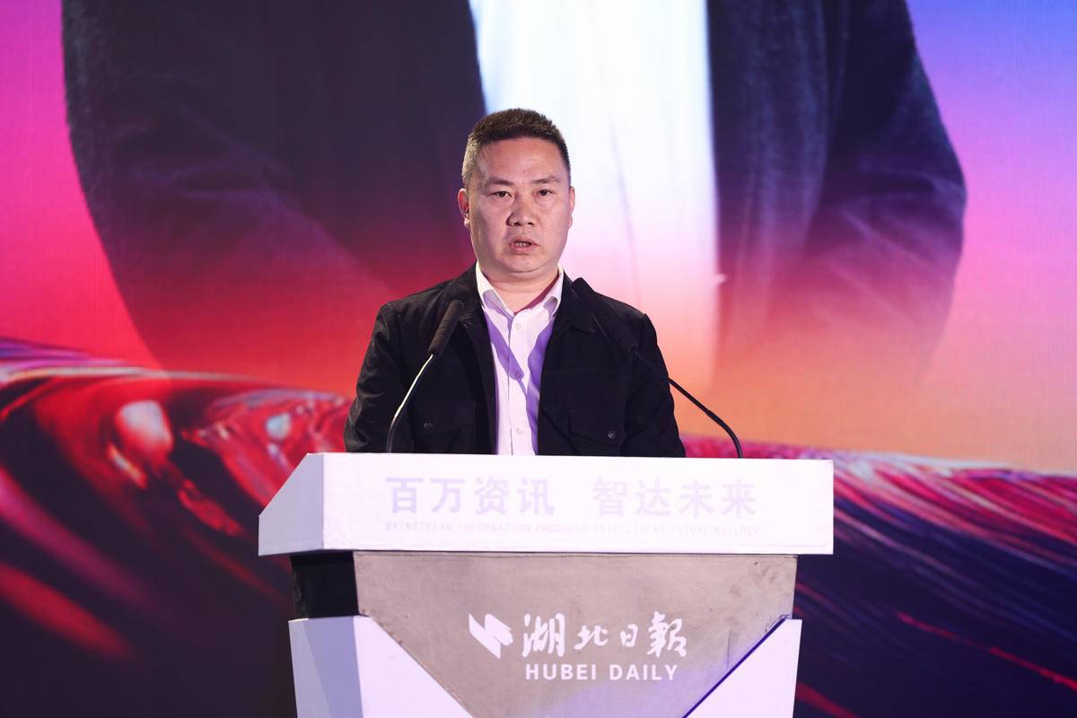 (湖北日报全媒记者薛婷 任勇 何宇欣 摄)"湖北日报客户端平台,让恩施