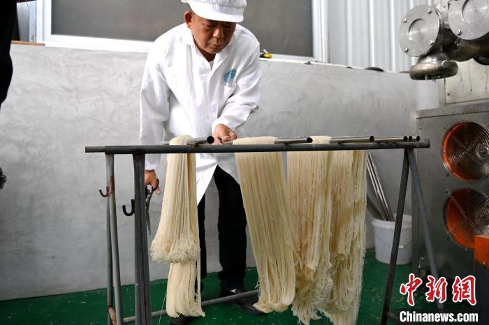 遇见福建灵通山下的村办米粉厂生产忙