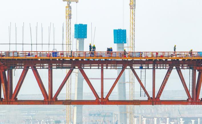 双柳长江大桥北岸位于武汉新洲区,南岸位于鄂州华容区,主跨1430米,是