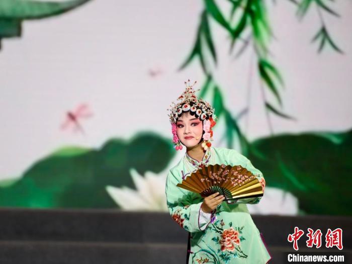 送戏下乡燃起女孩婺剧梦多方助力将热爱进行到底