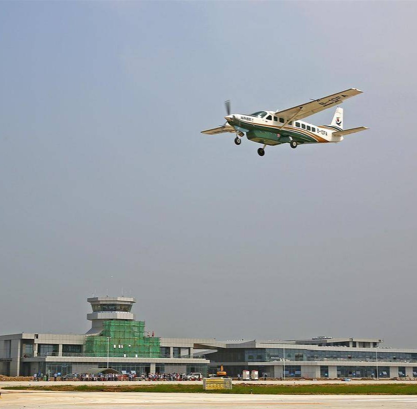 飞机在汉南通用航空机场成功起飞.
