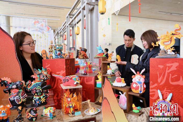 天津和平区校园美展首次走向社会公众1600余件作品展示美育成果