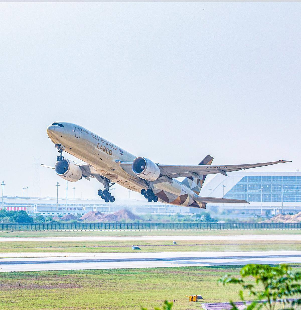 深读花湖机场启示录快速融入全球市场的最佳通道