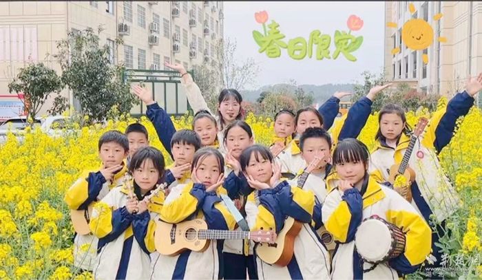 红安县列宁小学马岗校区春天里开展劳动实践